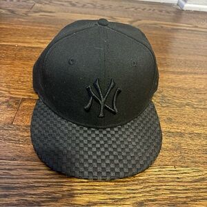 Black NY Yankees Logo Cap